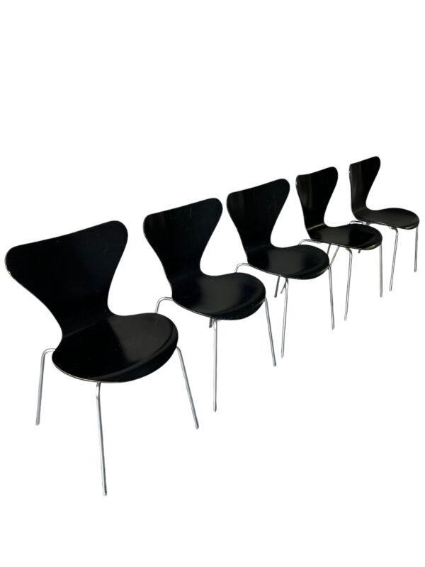 Serie de 5 chaises modele série 7 de Fritz Hansen