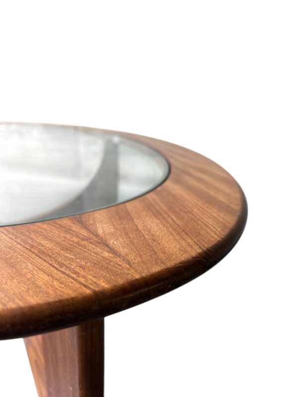 Table basse de forme ovale