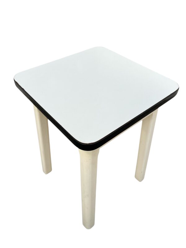 Tabouret de cuisine en formica