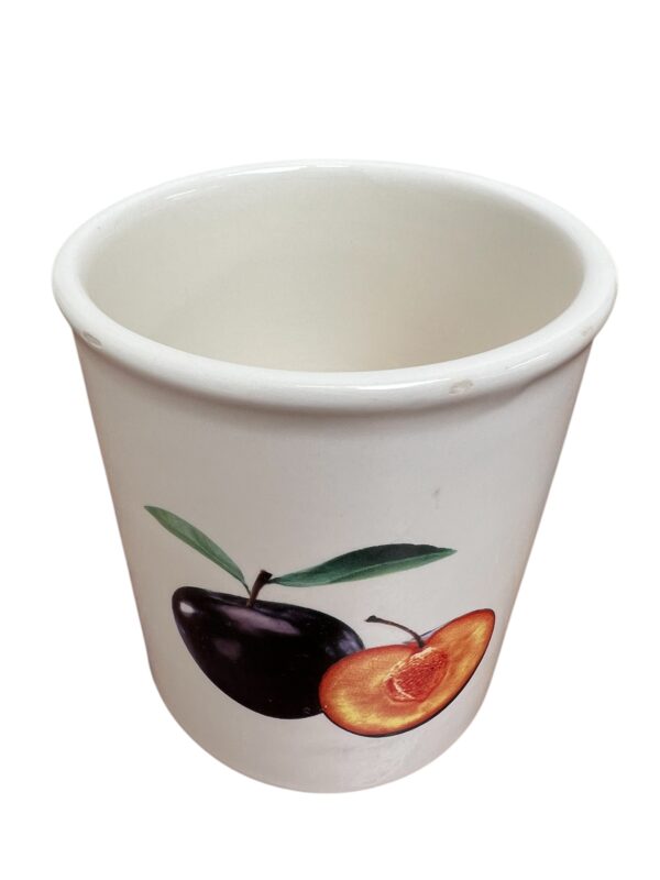 Tasses en céramique aux motifs à fruits