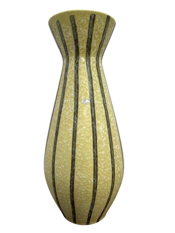 Vase numéroté en céramique et faience fabriqué en Allemagne dans les années 1960'/1970'.