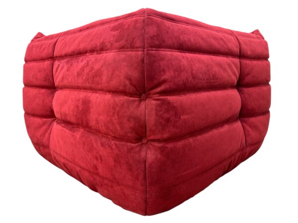 Canapé d'angle TOGO, Ligne Roset de couleur rouge sang