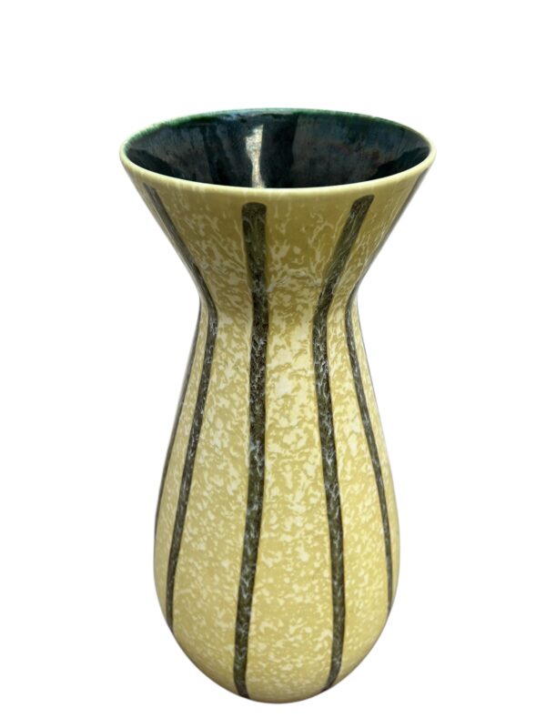 Vase numéroté en céramique et faience fabriqué en Allemagne dans les années 1960'/1970'.