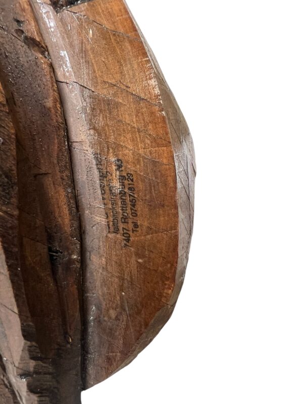 Visage féminin d'une Sculpture en bois