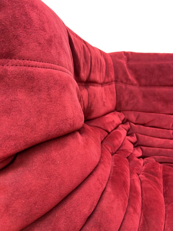 Canapé d'angle TOGO, Ligne Roset de couleur rouge sang