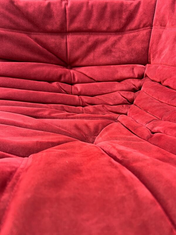 Canapé d'angle TOGO, Ligne Roset de couleur rouge sang