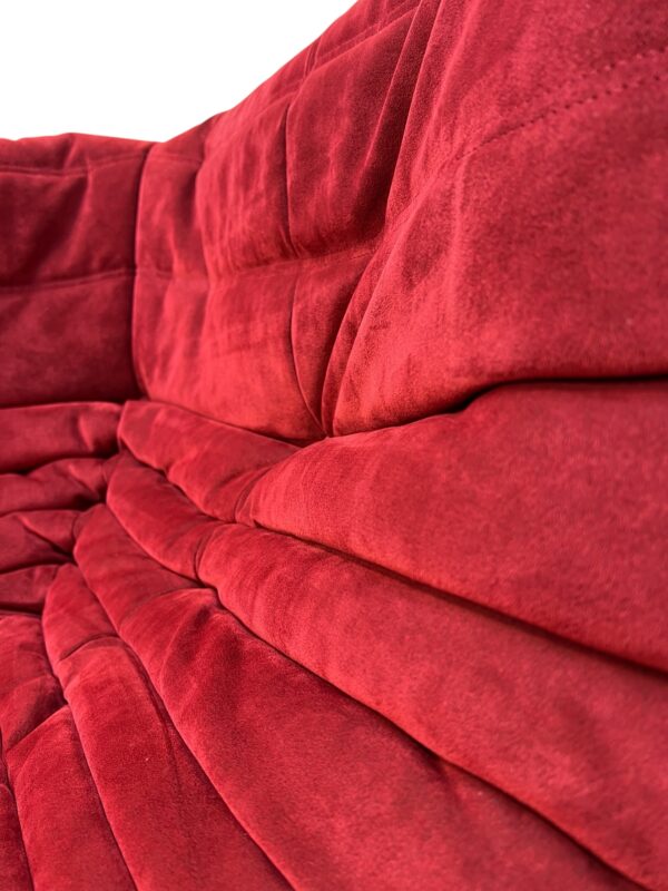 Canapé d'angle TOGO, Ligne Roset de couleur rouge sang