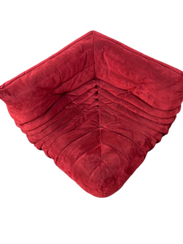 Canapé d'angle TOGO, Ligne Roset de couleur rouge sang