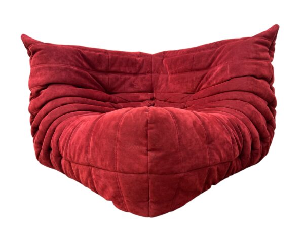 Canapé d'angle TOGO, Ligne Roset de couleur rouge sang