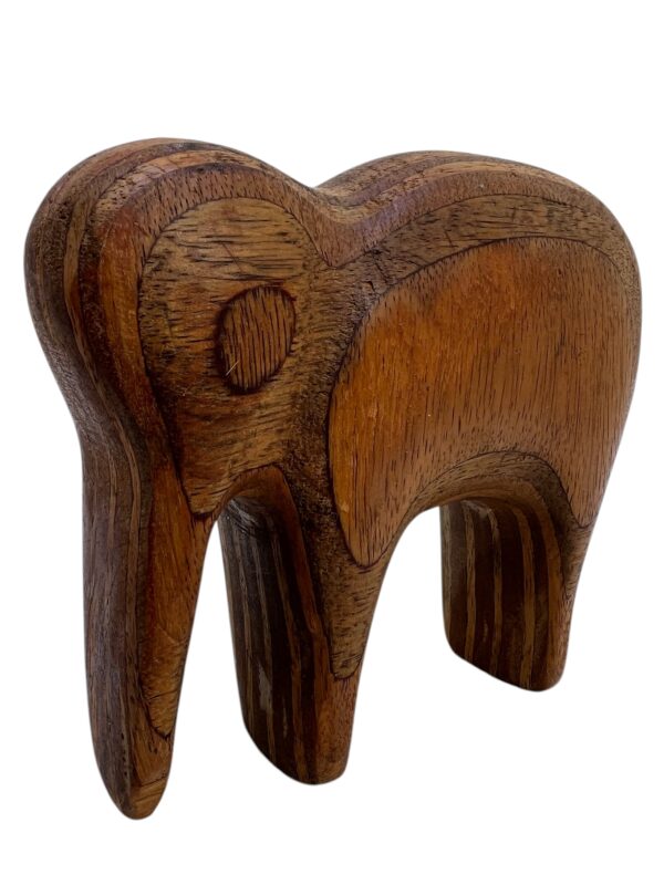 Statuette d'un elephant en bois de teck