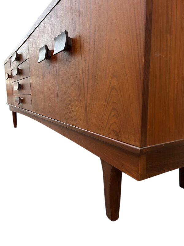 Buffet Long John par Bath Cabinet Makers