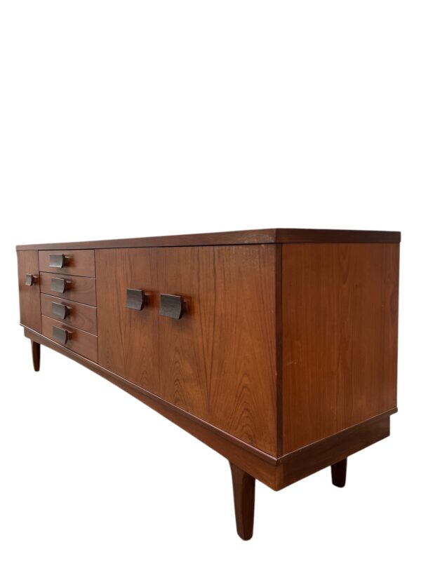 Buffet Long John par Bath Cabinet Makers