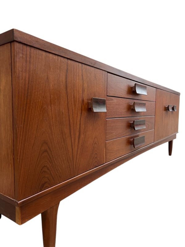 Buffet Long John par Bath Cabinet Makers