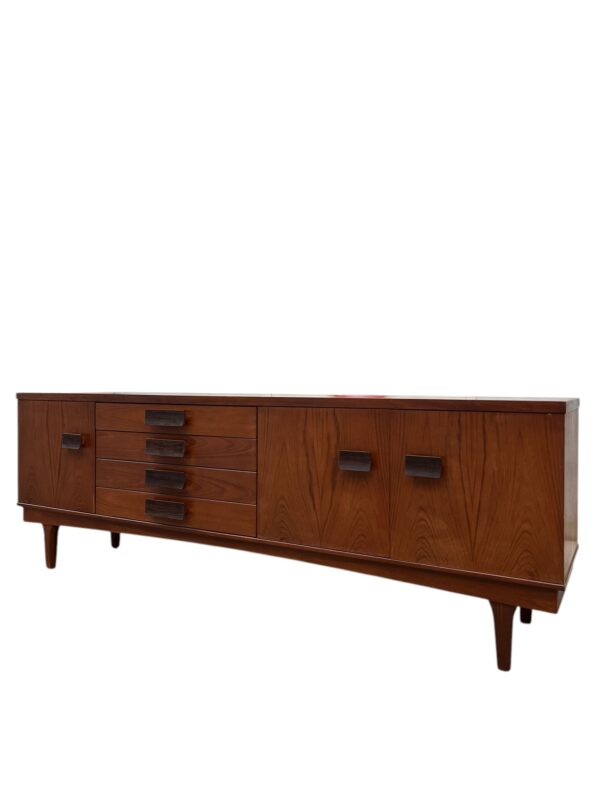 Buffet Long John par Bath Cabinet Makers