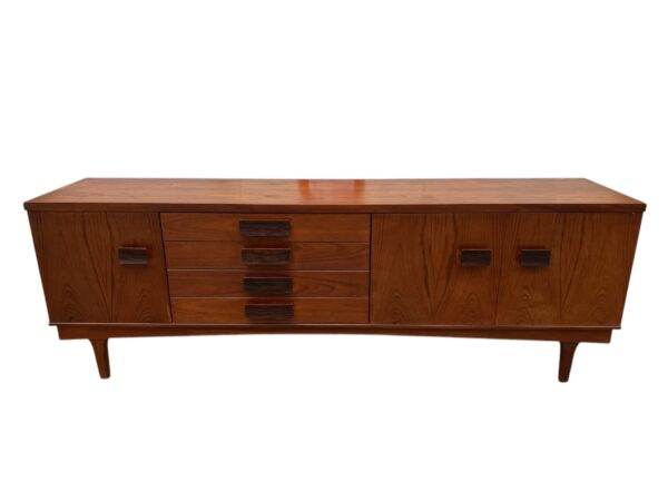 Buffet Long John par Bath Cabinet Makers