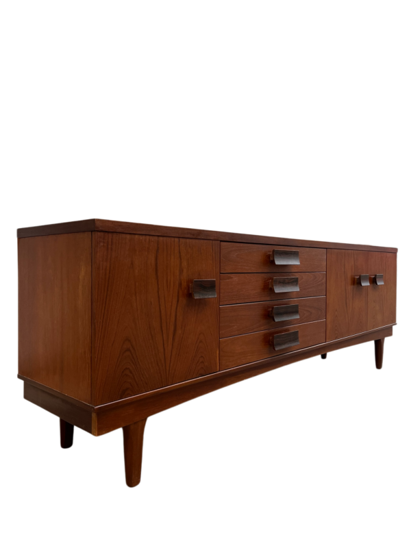 Buffet Long John par Bath Cabinet Makers