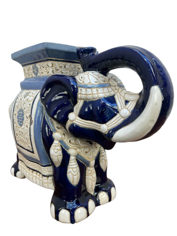 éléphant décoratif bleu , porte plante en céramique