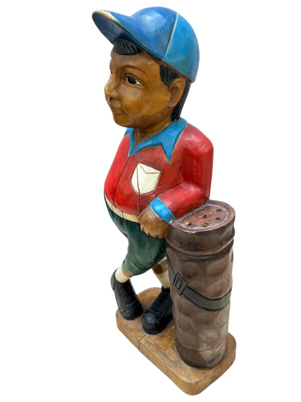 Golfeur en bois sculpté