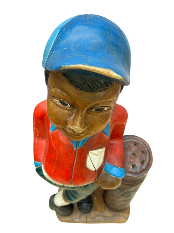 Golfeur en bois sculpté