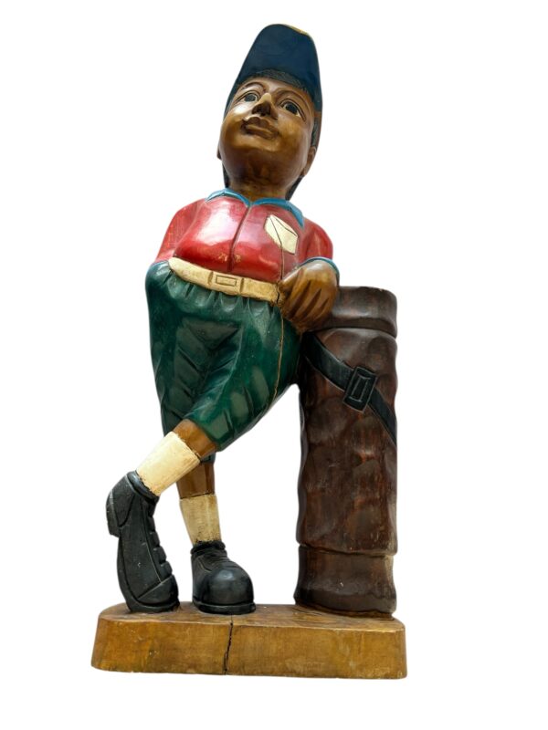 Golfeur en bois sculpté