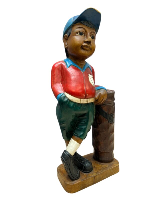 Golfeur en bois sculpté