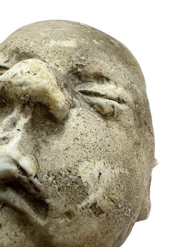 Paire de visages en plâtre, objet de curiosité
