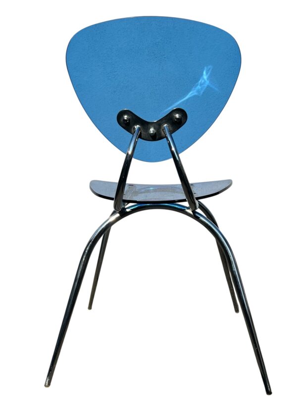 Chaise JTW en acrylique bleu