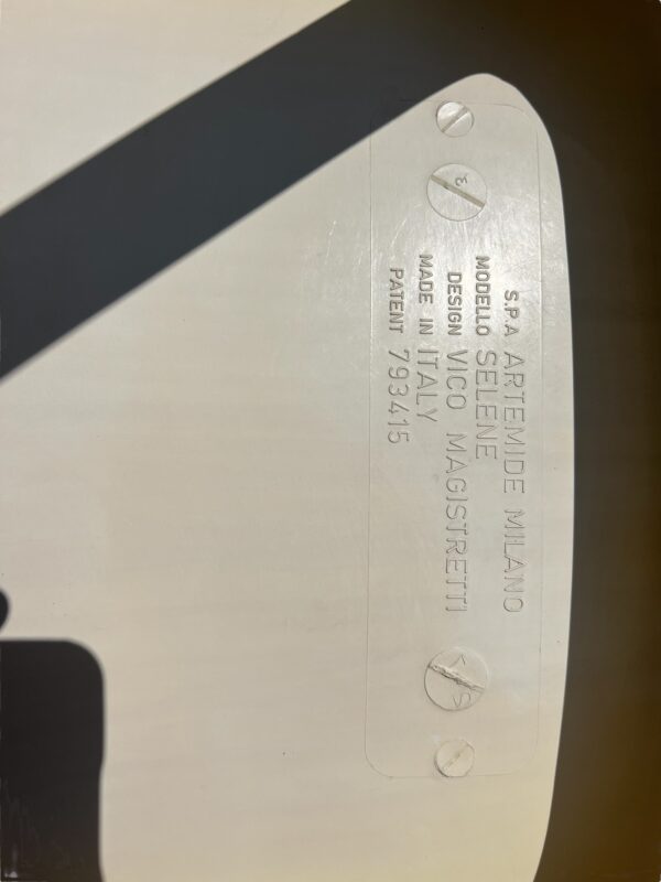 table et chaises de vico magistretti pour artemide années 1970