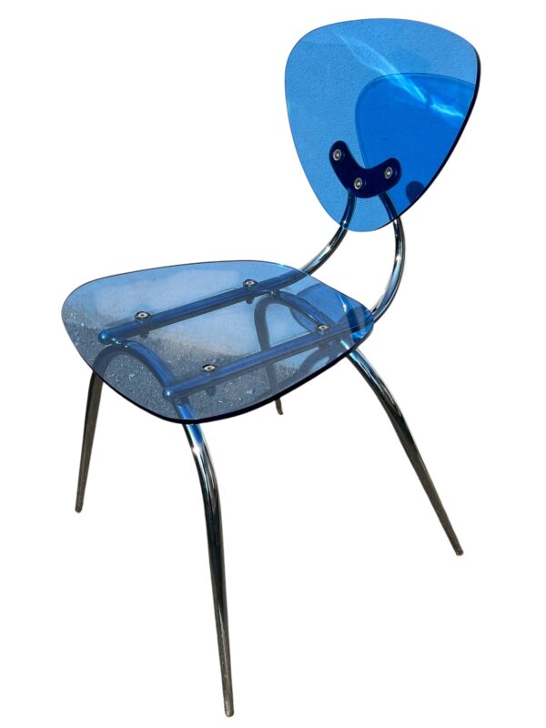 Chaise JTW en acrylique bleu