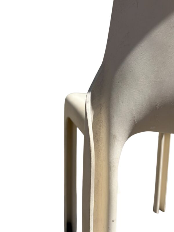 table et chaises de vico magistretti pour artemide années 1970
