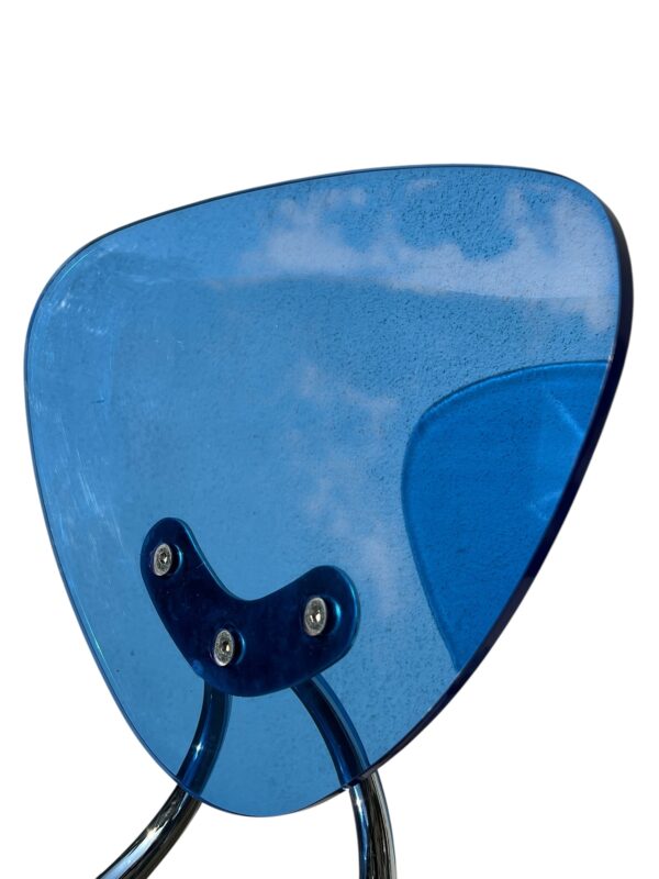 Chaise JTW en acrylique bleu