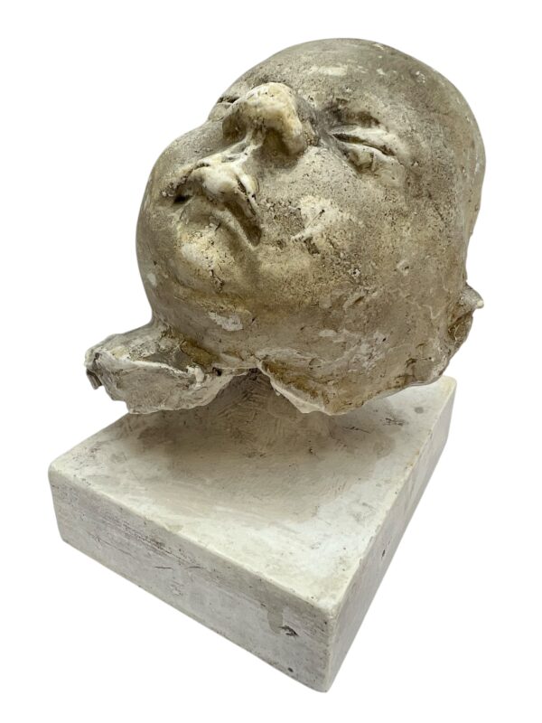 Paire de visages en plâtre, objet de curiosité