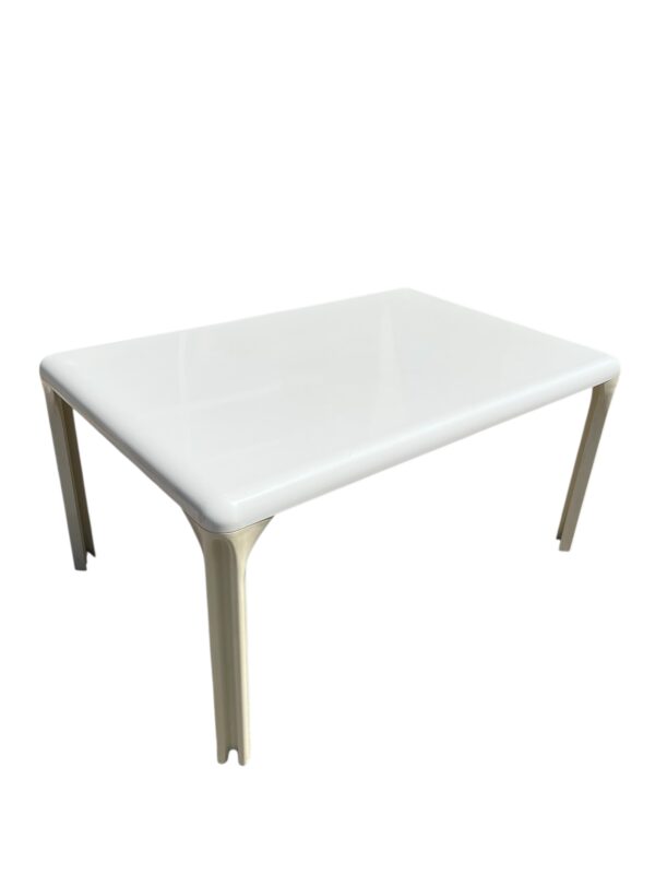 table et chaises de vico magistretti pour artemide années 1970
