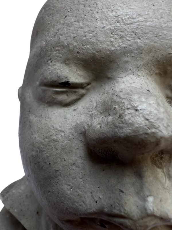 Paire de visages en plâtre, objet de curiosité