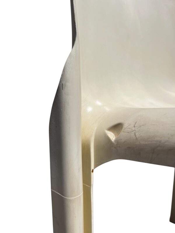 table et chaises de vico magistretti pour artemide années 1970
