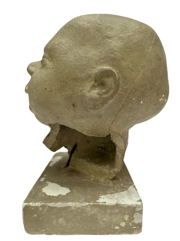 Paire de visages en plâtre, objet de curiosité