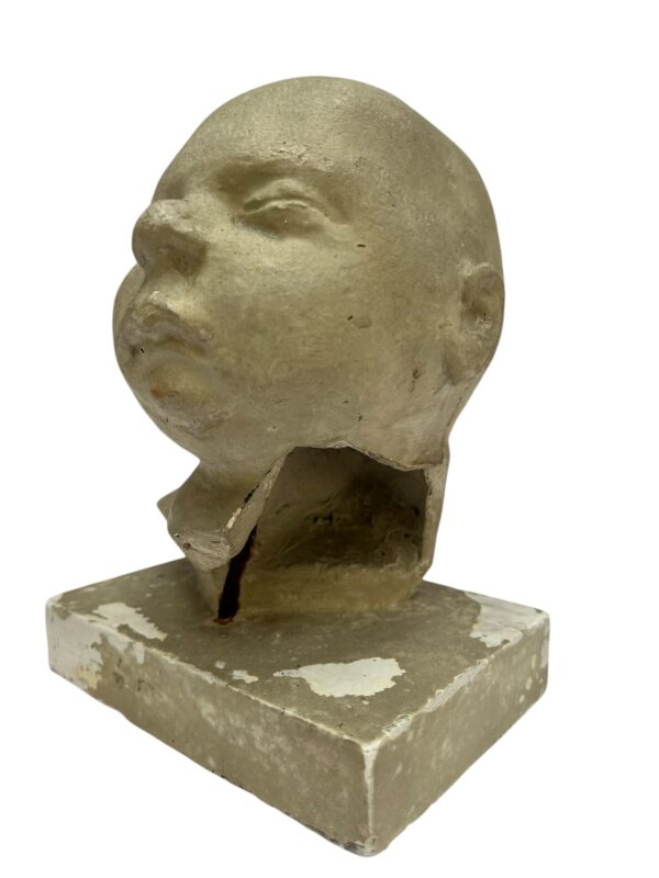 Paire de visages en plâtre, objet de curiosité