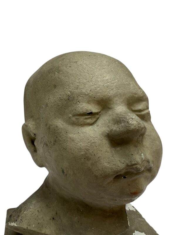 Paire de visages en plâtre, objet de curiosité