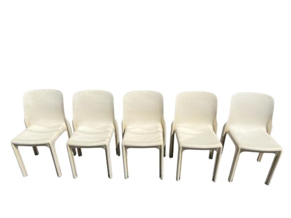 table et chaises de vico magistretti pour artemide années 1970