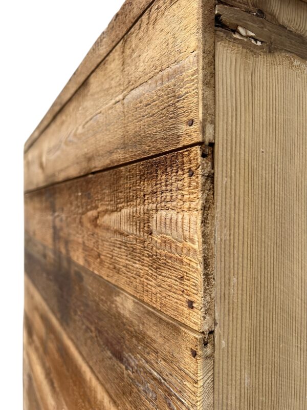 Armoire parisienne en bois de sapin