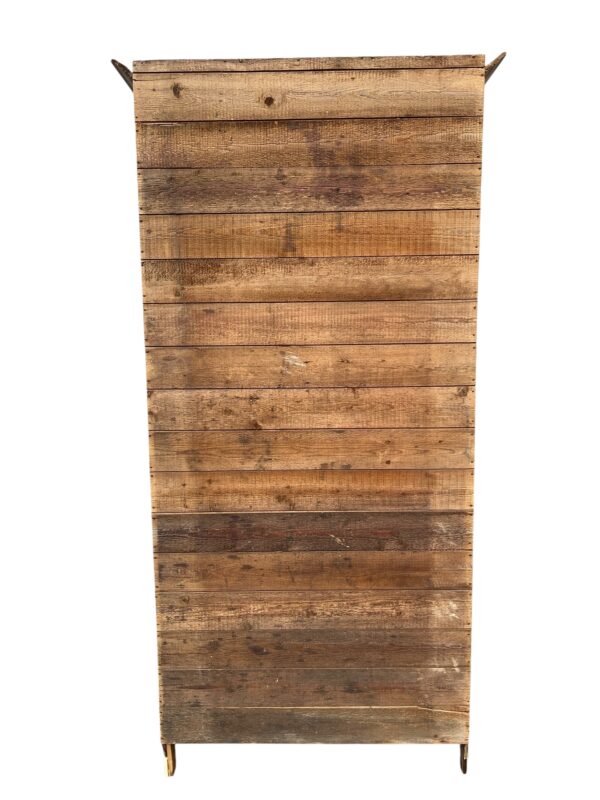 Armoire parisienne en bois de sapin