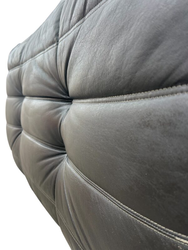 Canapés TOGO en cuir noir 2 places, Ligne Roset