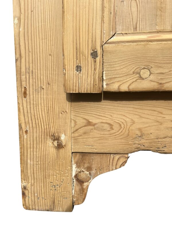 Armoire parisienne en bois de sapin