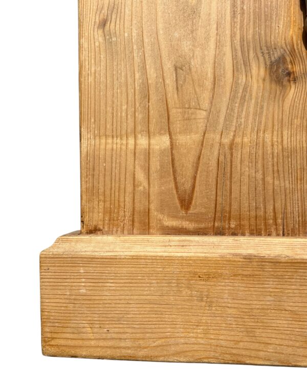 Armoire antique en bois de sapin