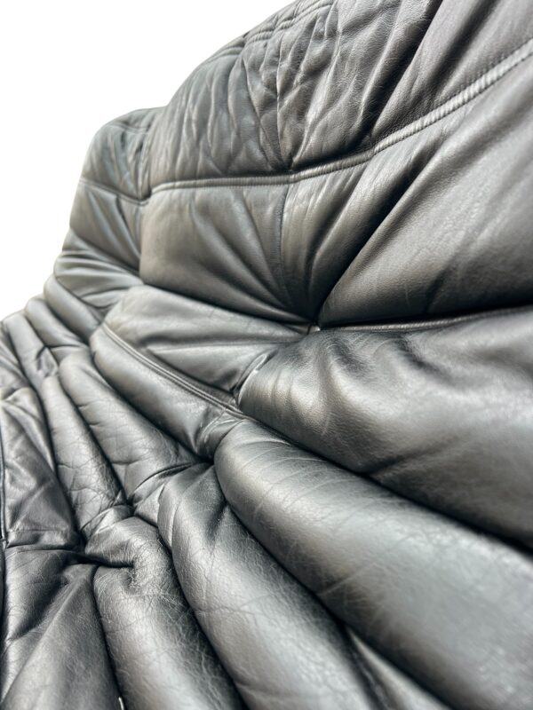 Canapés TOGO en cuir noir 2 places, Ligne Roset