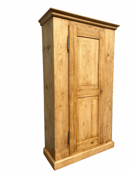 Armoire antique en bois de sapin