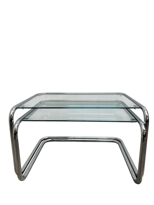 Tables gigognes style Bauhaus, plateau en verre reposant sur une structure tibulaire en métal chromé, Style Milo Baughman vers les années 1970's.