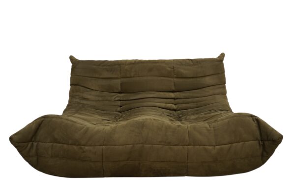 Ensemble de 5 pièces de canapés, modèle TOGO de la Ligne Roset par Michel Ducaroy. Récemment retapissé d'un tissu en alcantara de couleur vert olive