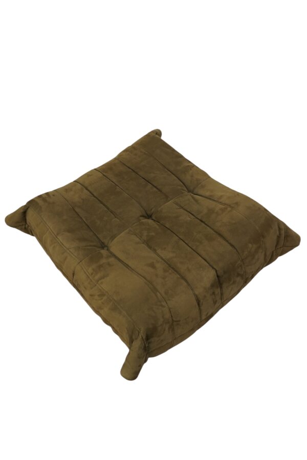 Ensemble de 5 pièces de canapés, modèle TOGO de la Ligne Roset par Michel Ducaroy. Récemment retapissé d'un tissu en alcantara de couleur vert olive