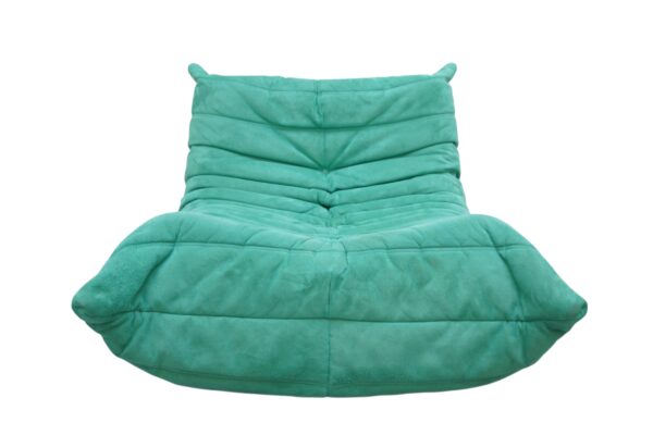 Chauffeuse en alcantara turquoise TOGO de la Ligne Roset par Michel Ducaroy